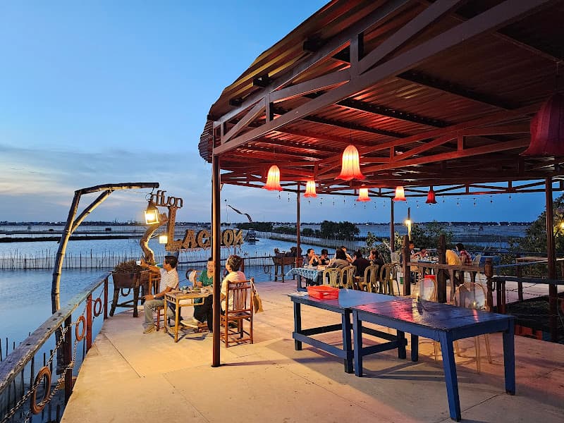 Chuồn Lagoon quán