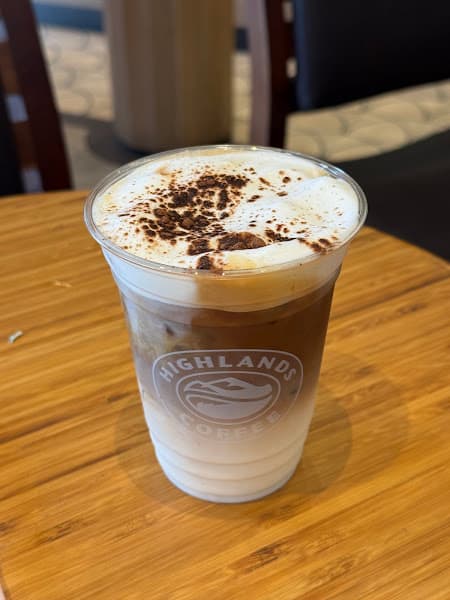 Hình ảnh Highlands Coffee Hoàng Việt - 2