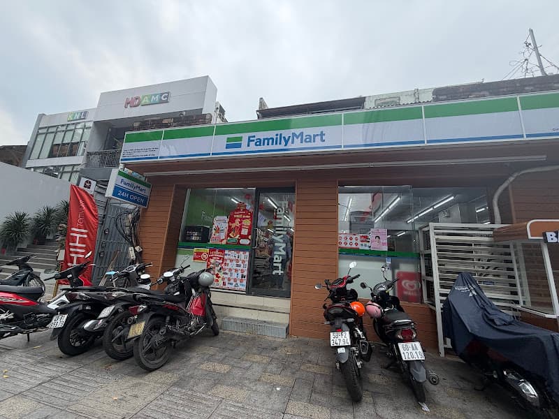 Ảnh bìa FamilyMart