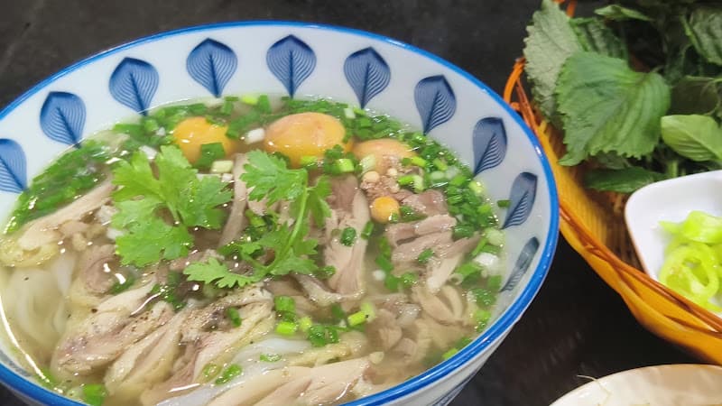 Hình ảnh Phở Bát Đá - 172 Phạm Tứ _ Bò, gà & dê. Phở ngon - 7