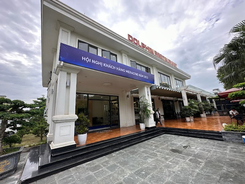 Nhà hàng Dolphin (Dolphin Restaurant)