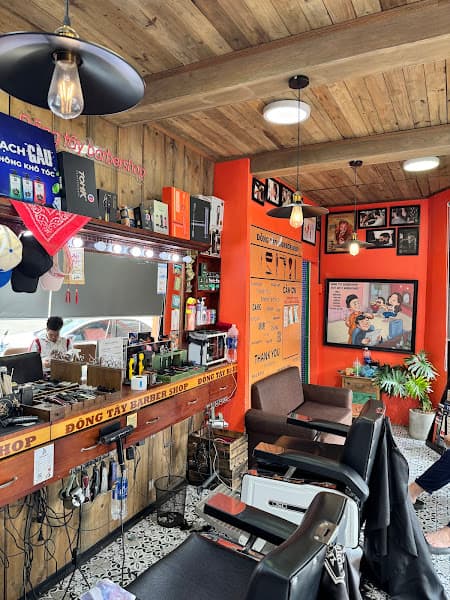 Đông Tây Barbershop - 1 Đinh Tiên Hoàng