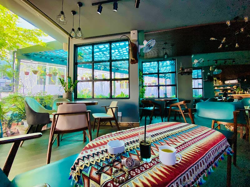 Royal Coffee - 10 Lý Thái Tổ, P. Diên Hồng, Pleiku, Gia Lai