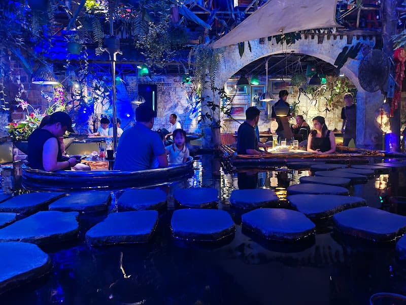 Hình ảnh Oasis Cafe - Koi Fish Cafe - 3