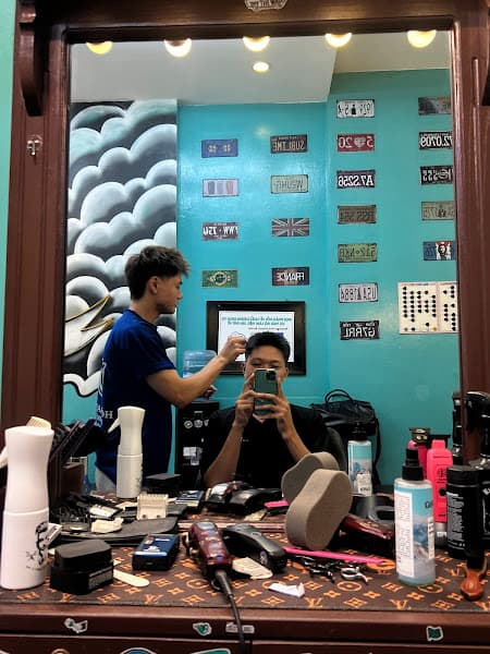 Ảnh bìa Hòa NapoLi Barber - Tạ Quang Bửu