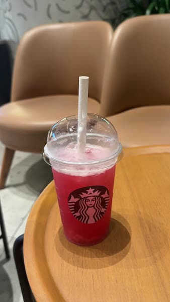 Hình ảnh Starbucks The Waterfront Saigon​ - 3