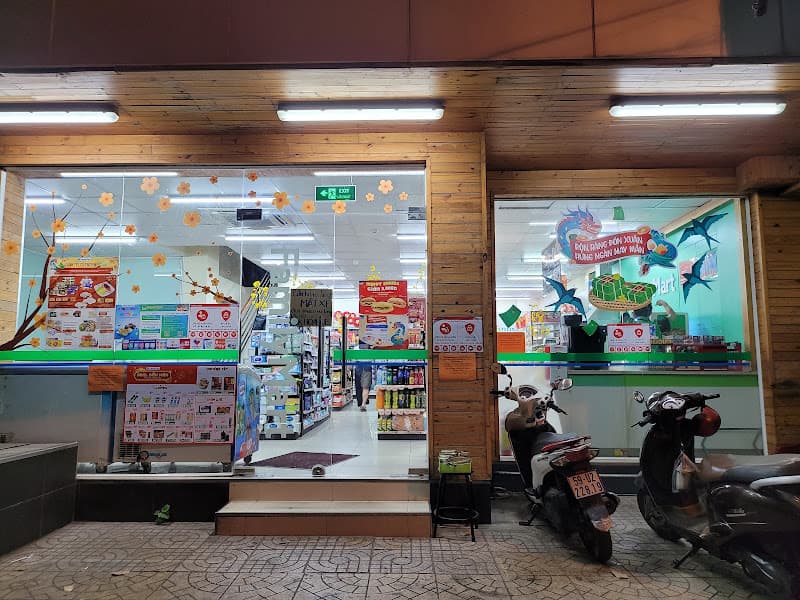 Hình ảnh FamilyMart Bạch Đằng - 4