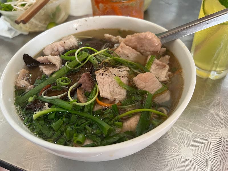 Hình ảnh Phở gia truyền Trần Sinh (Gan cháy Đáp Cầu) - 4