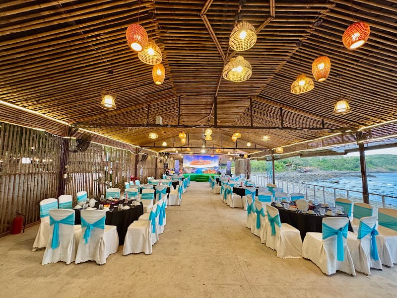 Ảnh bìa Nhà Hàng Hải Sản Eo Gió Bãi Dài - Eo Gio Bai Dai Seafood Restaurant - 바이다이 에오지오 해산물 식당