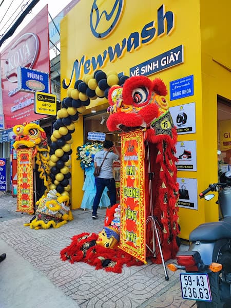 Hình ảnh Giặt Ủi Newwash - Vệ Sinh Giày Cần Thơ - 3