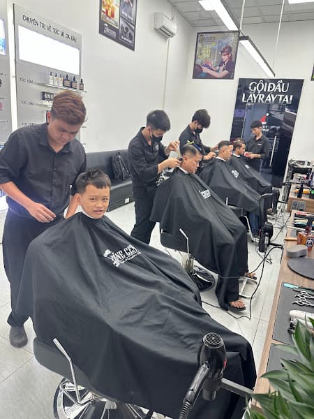 Hình ảnh SHINE CENTER - Cắt Tóc Nam và Gội Đầu Thư Giãn - 4