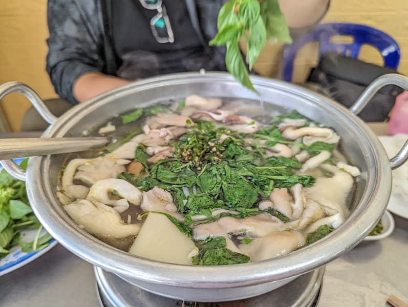 Hình ảnh Lẩu Gà Lá É Tao Ngộ - 89 Hai Bà Trưng - 4