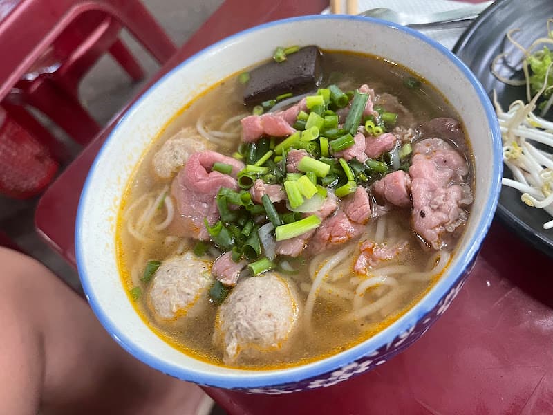 Hình ảnh Bún bò bà Bê (Bún Bò Lò Củi) - 3
