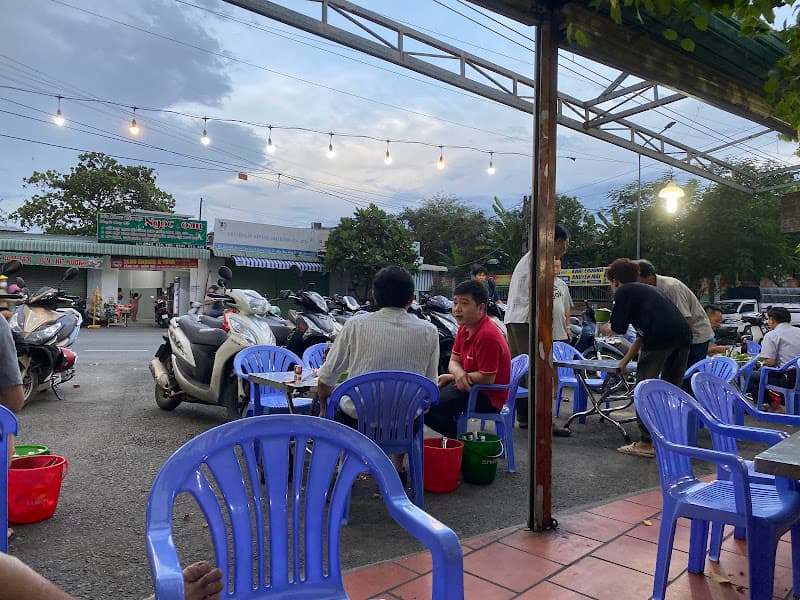 Quán Cây Mận