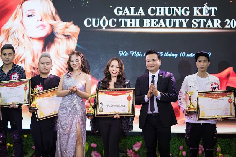 Hình ảnh YUMICHI HAIRSTYLIST & Y.RÉD STORE - 4