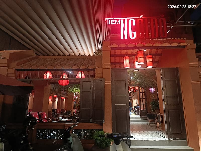 Ảnh bìa Tiệm cà phê Ngói Đỏ