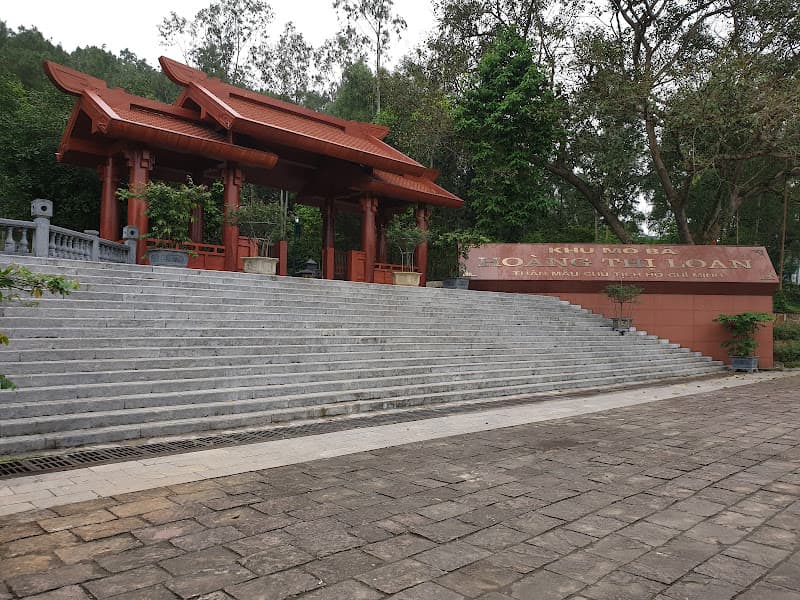 Hình ảnh Mộ Bà Hoàng Thị Loan - 5