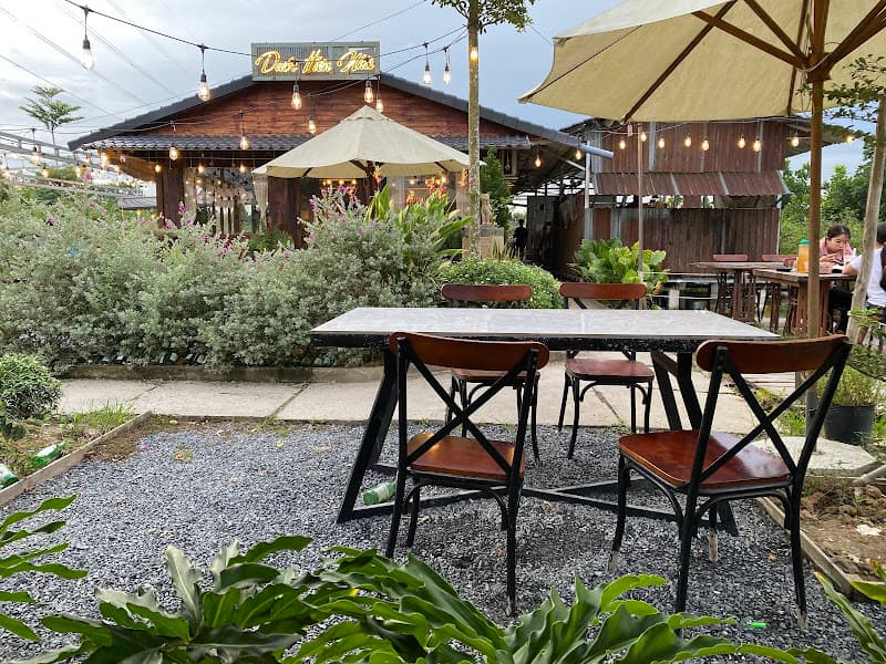 Dưới Hiên Nhà BBQ & Coffee