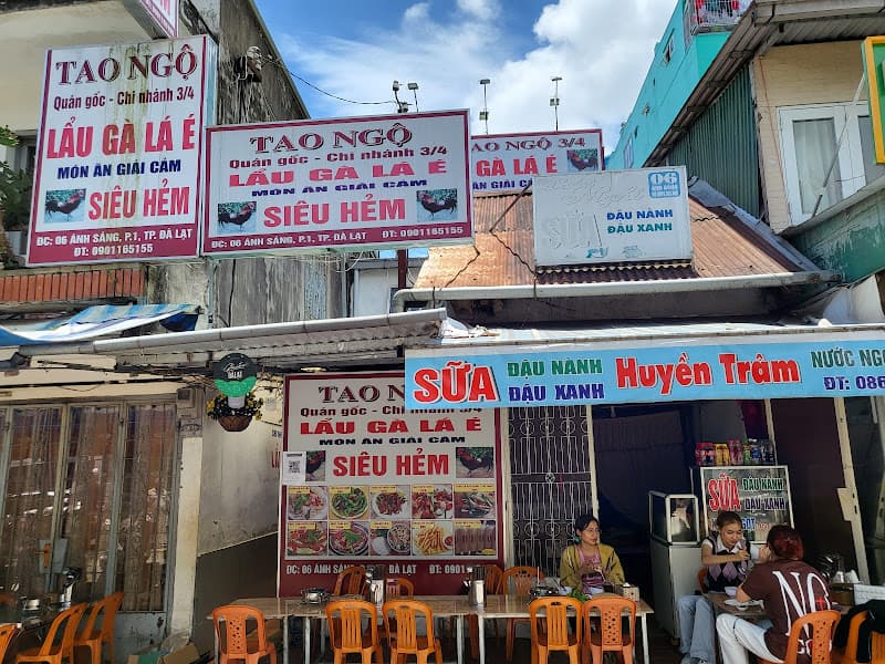 Lẩu gà lá é siêu hẻm Ấp Ánh Sáng - Tao Ngộ Quán