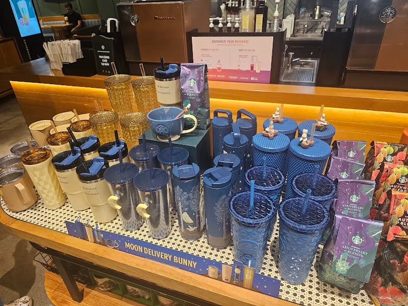 Hình ảnh Starbucks Bạch Đằng - 7