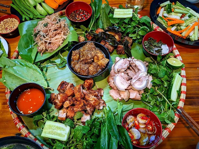 Hình ảnh Nhà Hàng Hoa Ban Lợn Bản - 2