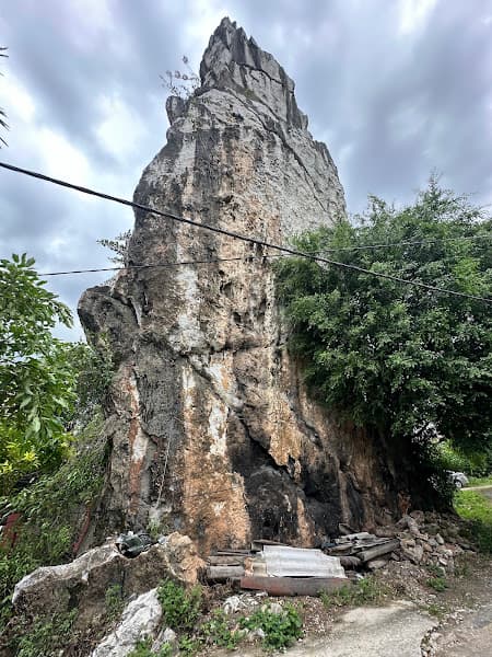 Di tích Núi Gươm