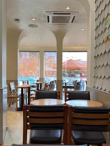 Hình ảnh Highlands Coffee 194 Nguyễn Tất Thành - 4