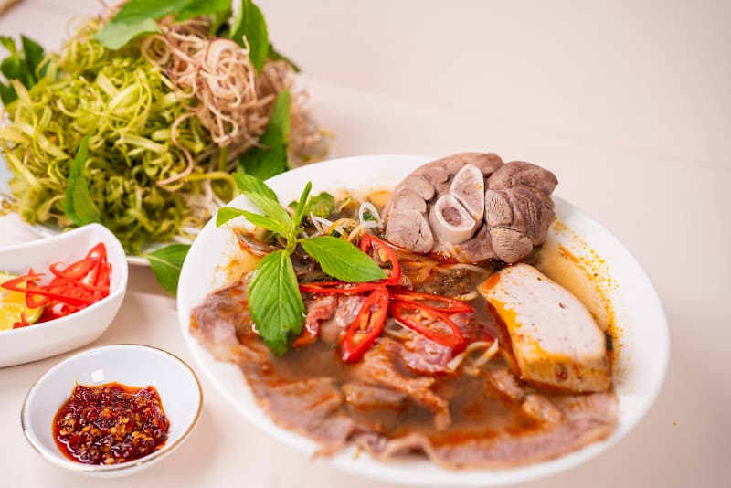 Bún bò Cô Út Sài Gòn