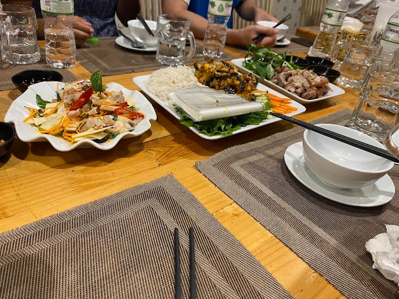 Hình ảnh Nhà Hàng Con Bò Vàng - 3