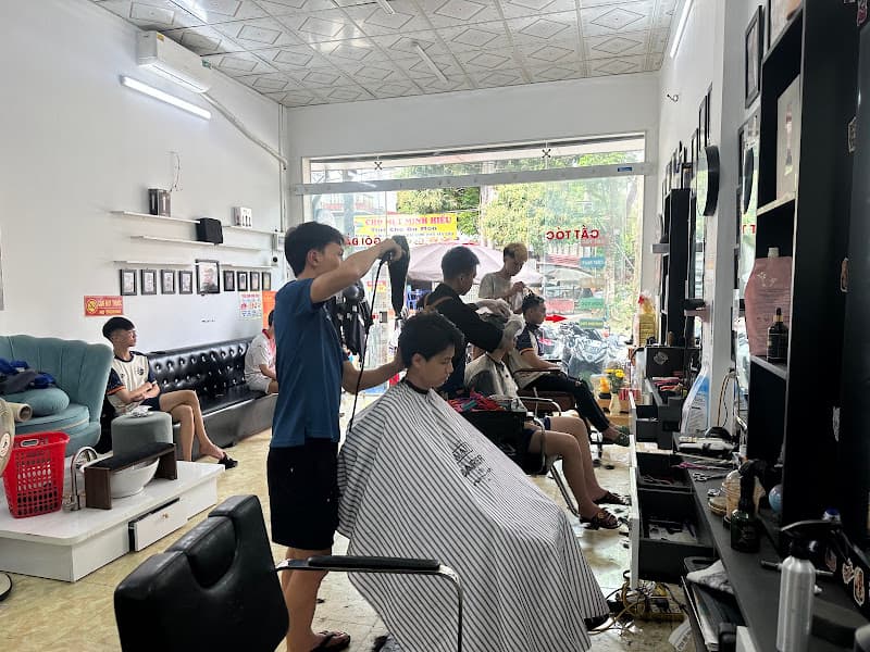 Hình ảnh Tiệm Tóc Nam Tú BarBer - 3