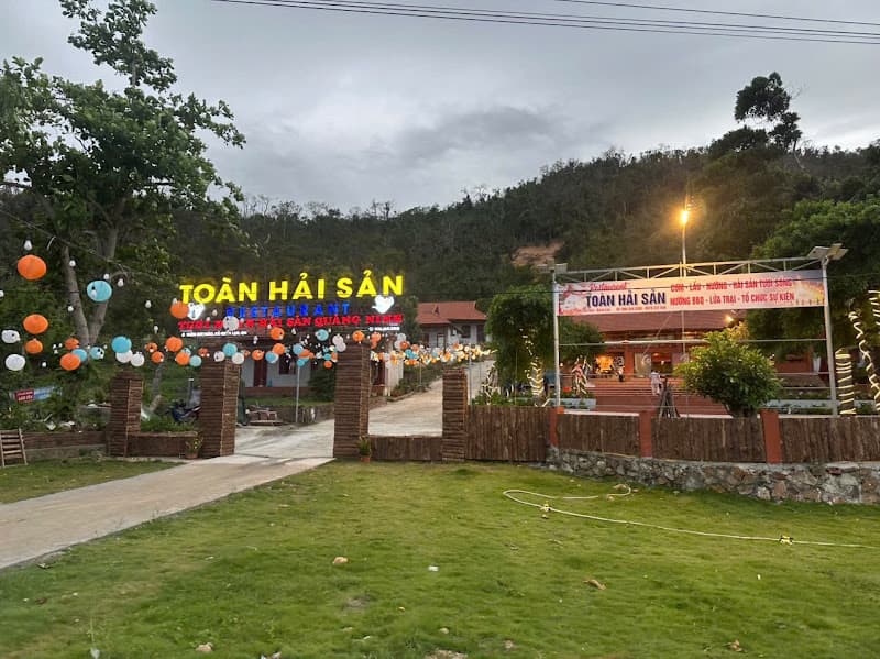 Nhà Hàng Toàn Hải Sản