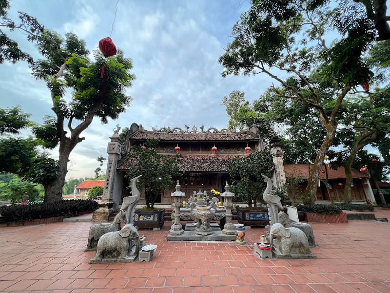 Ảnh bìa Đền Cao thờ 5 thần họ Vương