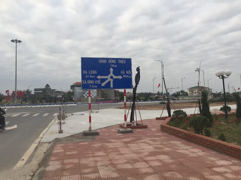 Hình ảnh Cổng chào khu di tích nhà Trần - 4