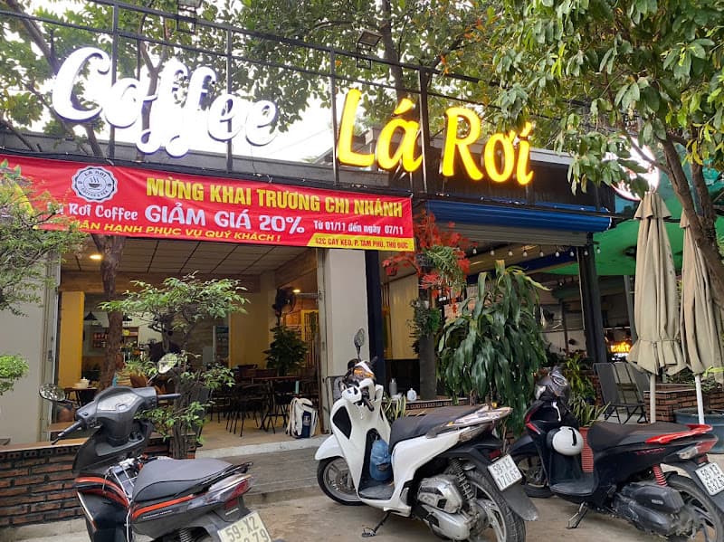 Coffee Lá Rơi