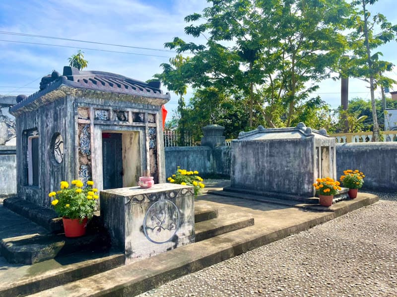 Hình ảnh Di Tích Khu Mộ Thân Nhân Danh Thần Thoại Ngọc Hầu - 3