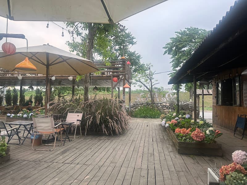 Tiệm cà phê Đê 198x