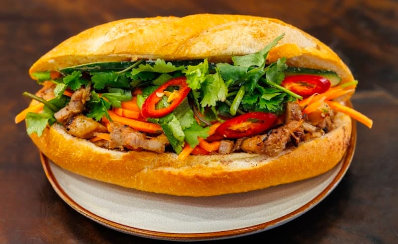 Hình ảnh Bread With Grilled Meat Skewer Bánh Mỳ Que Đà Nẵng ( Bánh Mỳ Que Ông Trinh) - 3