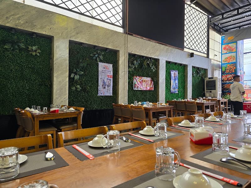 Nhà Hàng Phố Biển