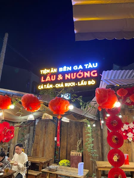 Ảnh bìa Tiệm ăn Bên Ga Tàu - Quán Lẩu Nướng Cá Tầm