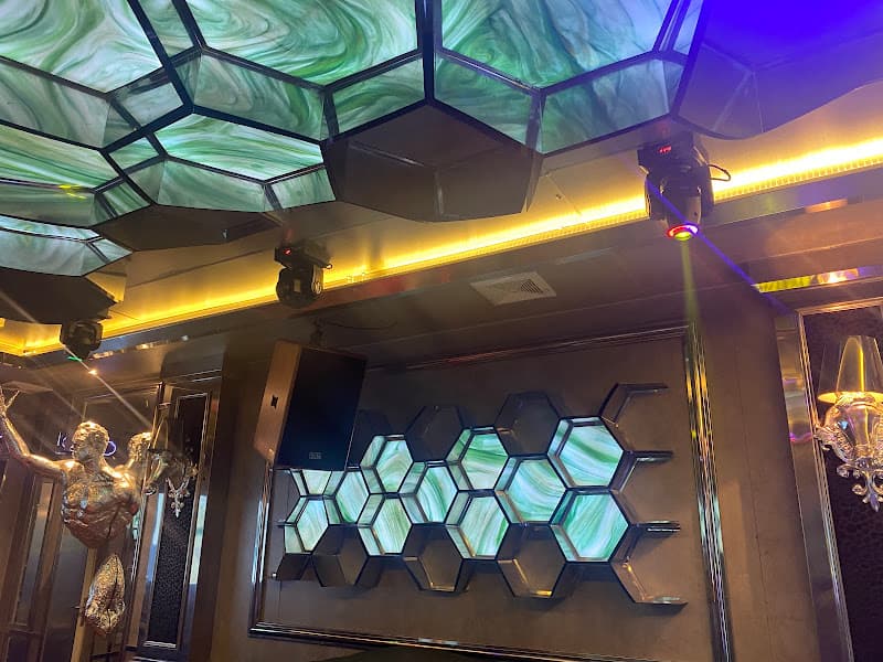 Hình ảnh F KTV KARAOKE CLUB - 7