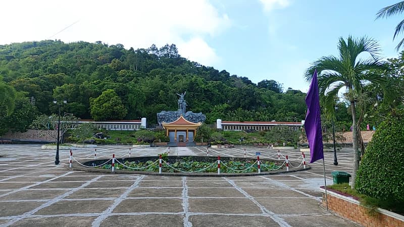 Hình ảnh Tượng đài Chị Sứ - 2