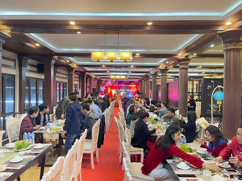 Quán Cá Hạc Trì