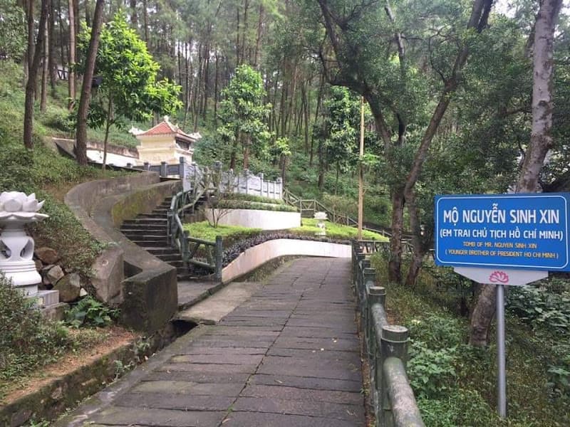 Hình ảnh Mộ Bà Hoàng Thị Loan - 3