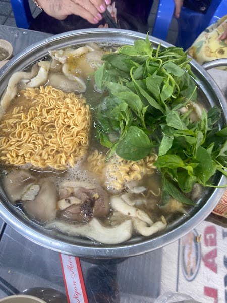 Hình ảnh Lẩu Gà Lá É 81 Hùng Vương - 2