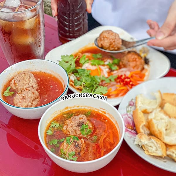 Hình ảnh Bánh mì xíu mại Hoa Cúc - 2