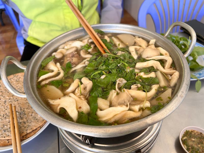 Hình ảnh Lẩu gà lá é- Tao Ngộ - 2