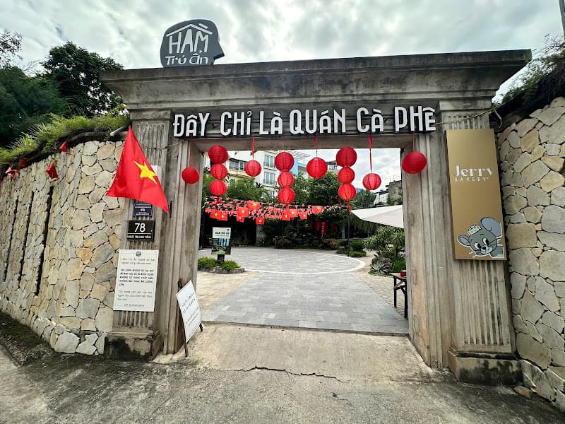 Hình ảnh Hầm Trú Ẩn Cafe - 6