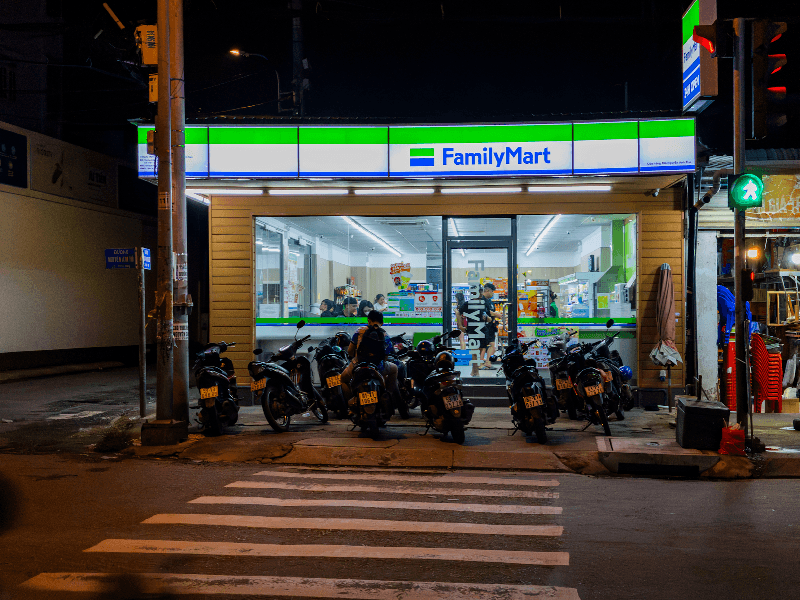 FamilyMart 164 Nguyễn Ảnh Thủ