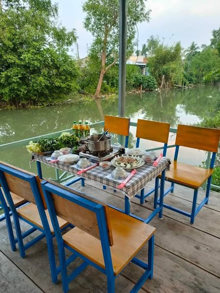 Quán Gà Trống Nuôi Con