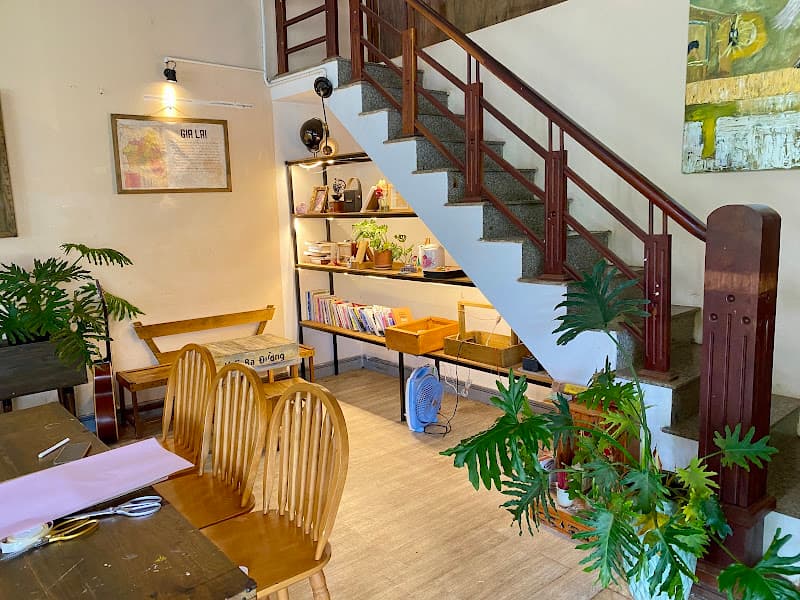 Tiệm Cà phê Ngã Ba Đường